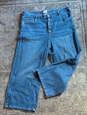 Time and Tru Button-Fly Cropped Blue Jeans